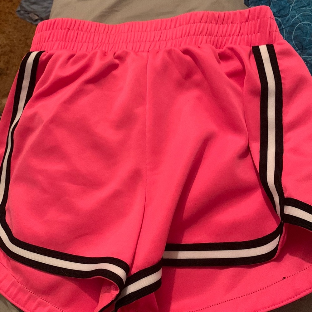 Pink shortsighted is White and black stripes